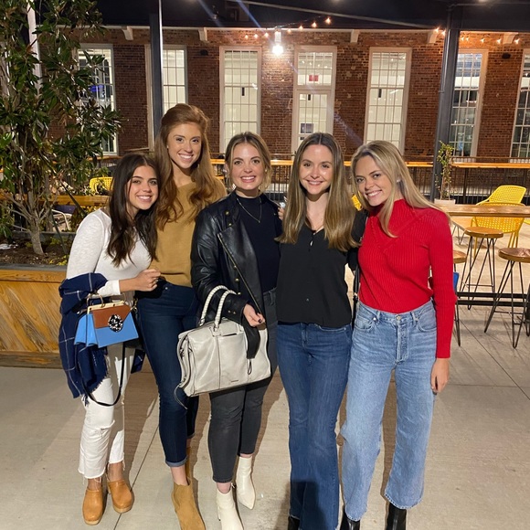 Meet your Posher, Leah - Picture 2 of 11